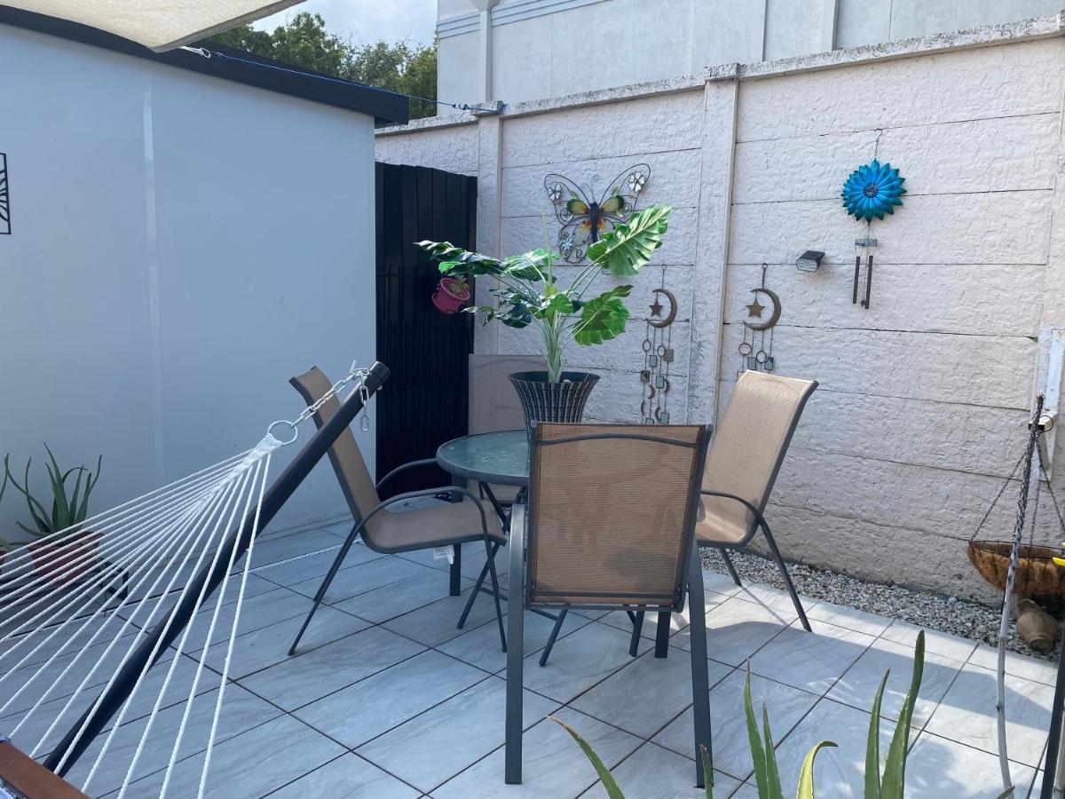 Tiny Place W Private Hot Jacuzzi 7 Min To Miami International Airport Eksteriør billede